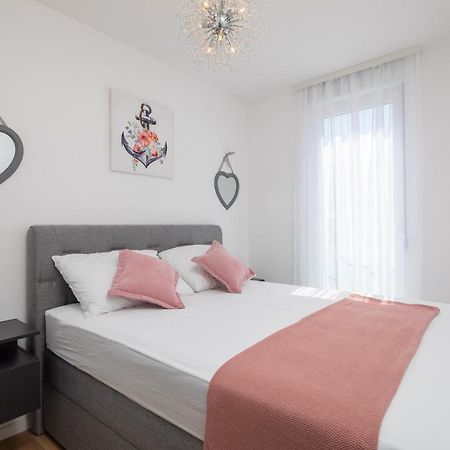 Apartment Alegria In Okrug With Heated Pool, Sea View, Jacuzzi, Wifi Trogir Extérieur photo