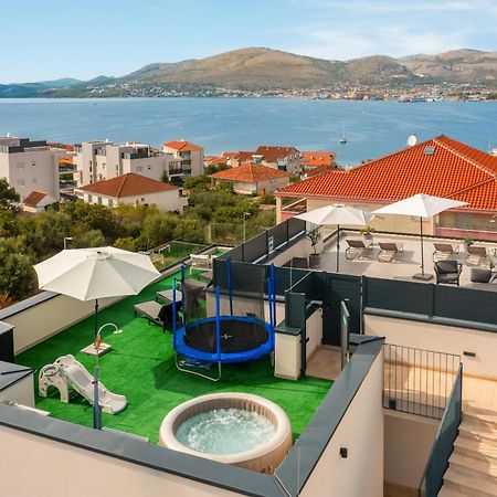 Apartment Alegria In Okrug With Heated Pool, Sea View, Jacuzzi, Wifi Trogir Extérieur photo