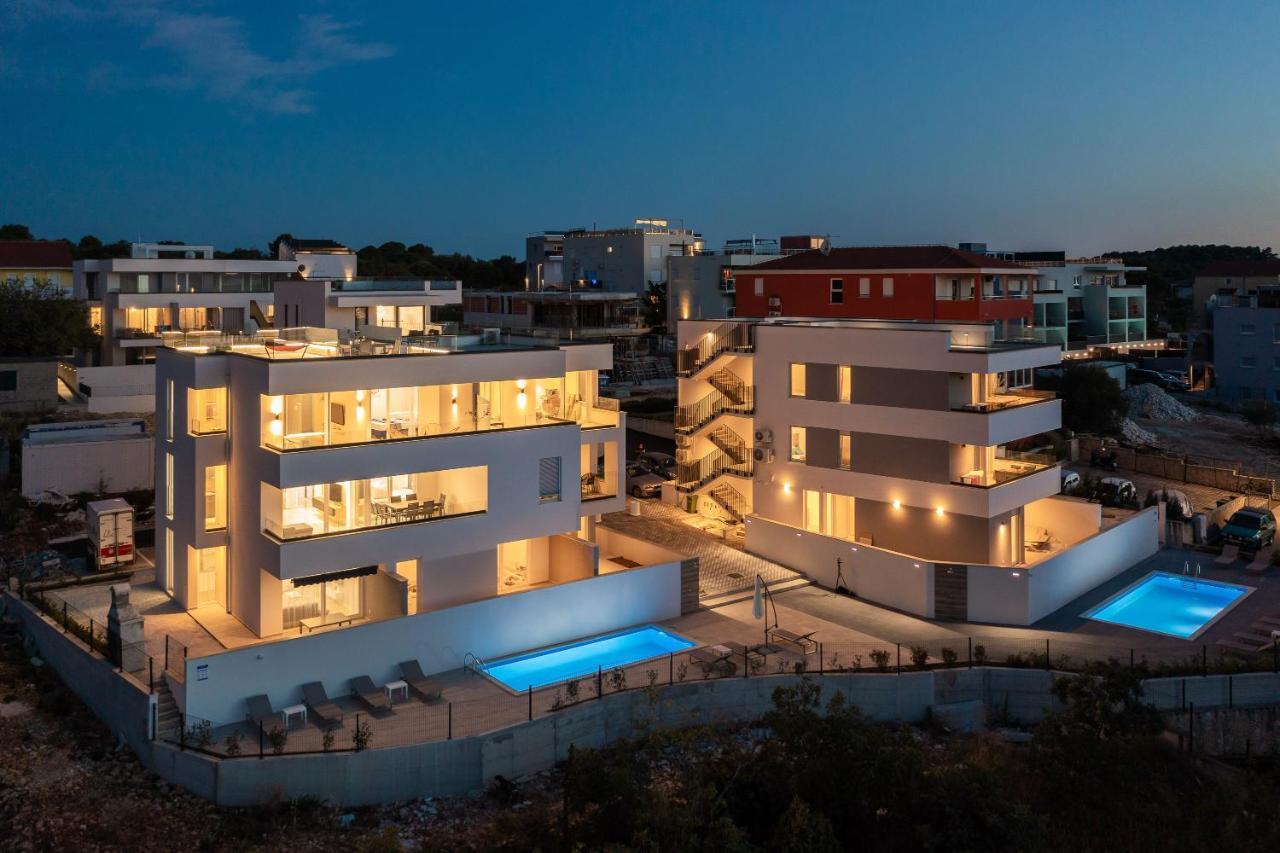 Apartment Alegria In Okrug With Heated Pool, Sea View, Jacuzzi, Wifi Trogir Extérieur photo