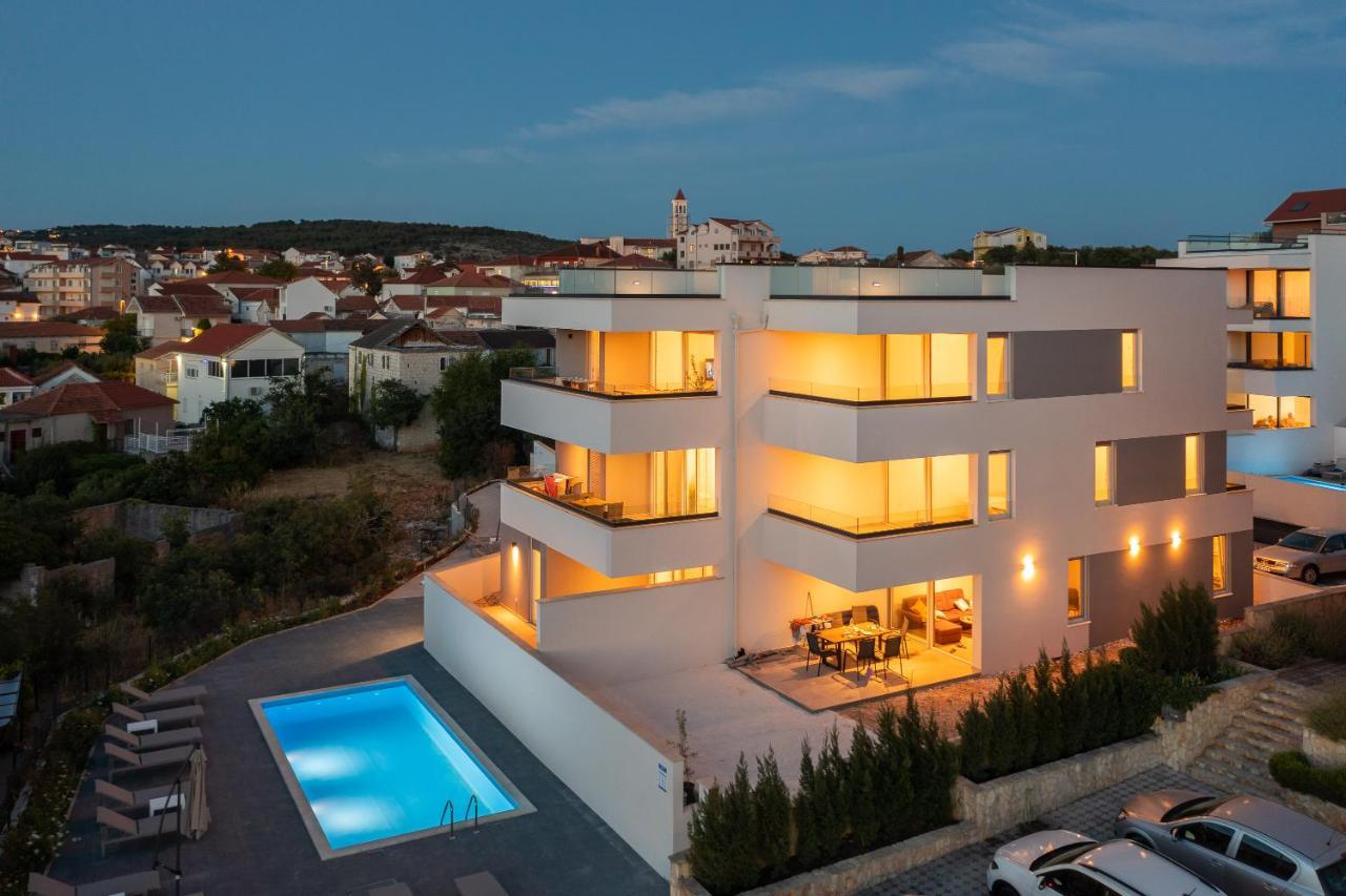 Apartment Alegria In Okrug With Heated Pool, Sea View, Jacuzzi, Wifi Trogir Extérieur photo