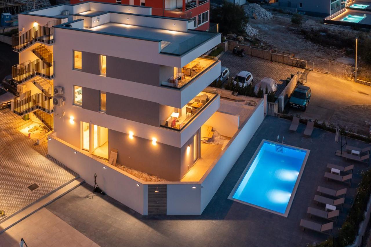 Apartment Alegria In Okrug With Heated Pool, Sea View, Jacuzzi, Wifi Trogir Extérieur photo