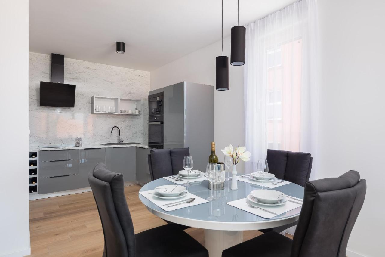 Apartment Alegria In Okrug With Heated Pool, Sea View, Jacuzzi, Wifi Trogir Extérieur photo