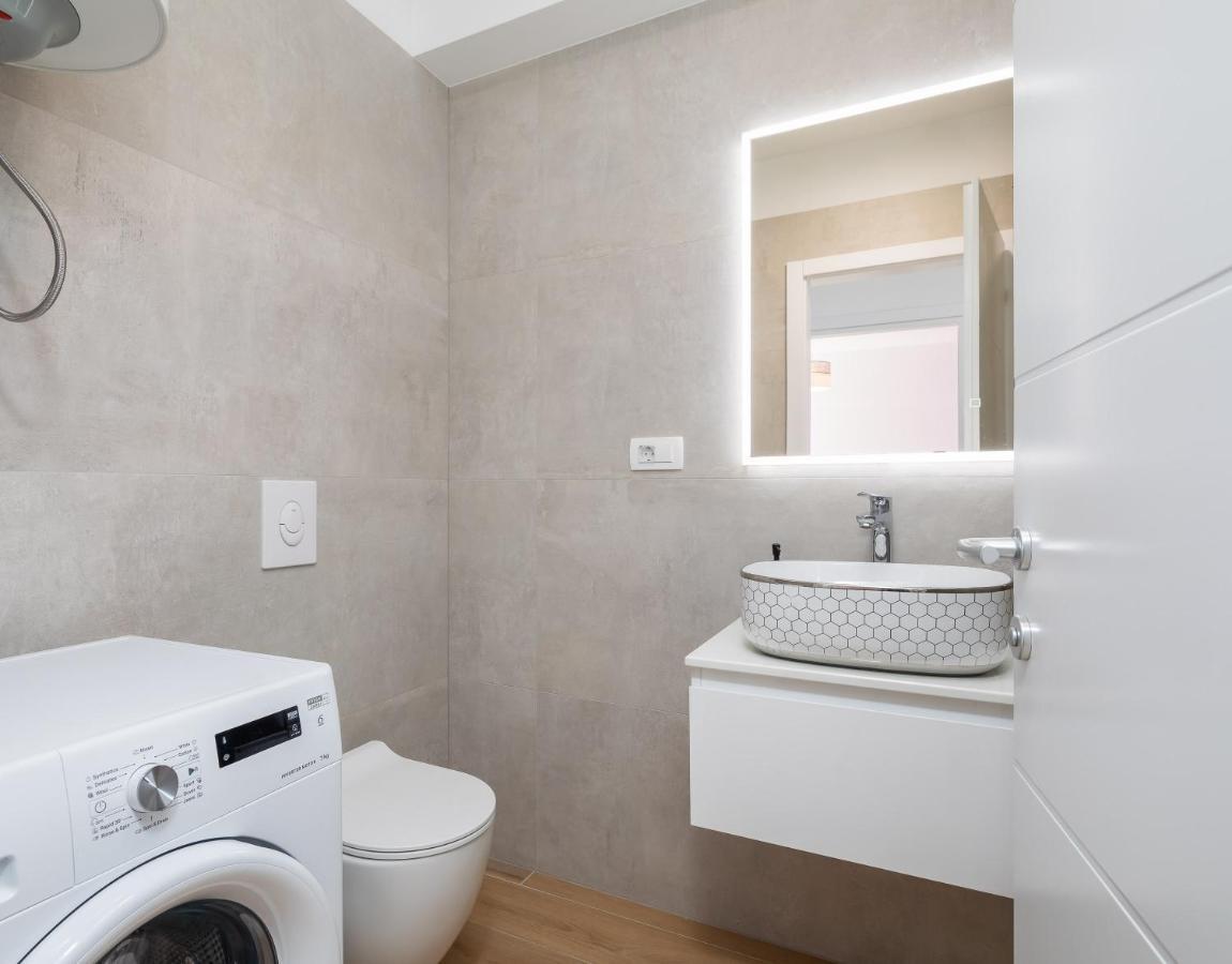 Apartment Alegria In Okrug With Heated Pool, Sea View, Jacuzzi, Wifi Trogir Extérieur photo