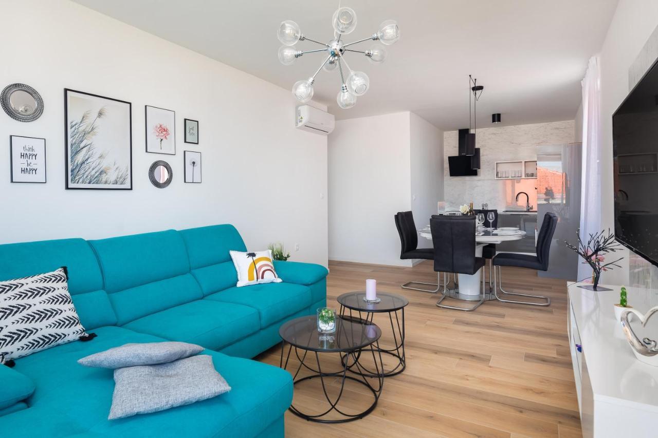 Apartment Alegria In Okrug With Heated Pool, Sea View, Jacuzzi, Wifi Trogir Extérieur photo